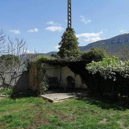 Immaculate 2-Bed Apartment In Millau With Garden Apartament *