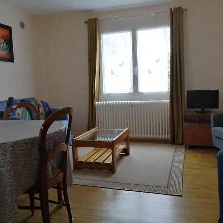 Immaculate 2-Bed Apartment In Millau With Garden Apartament *