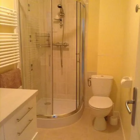 Immaculate 2-Bed Apartment In Millau With Garden Apartament *